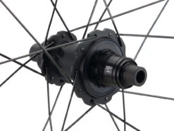ZIPP 858 NSW Carbon Tubeless Disc Center Lock Laufradsatz Modell 2023 -Fahrradzubehör 461871