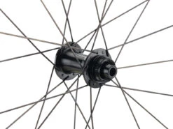 ZIPP 303 S Carbon Tubeless Disc Center Lock Laufradsatz 10 ZIPP 303 S Carbon Tubeless Disc Center Lock Laufradsatz -Fahrradzubehör 475250